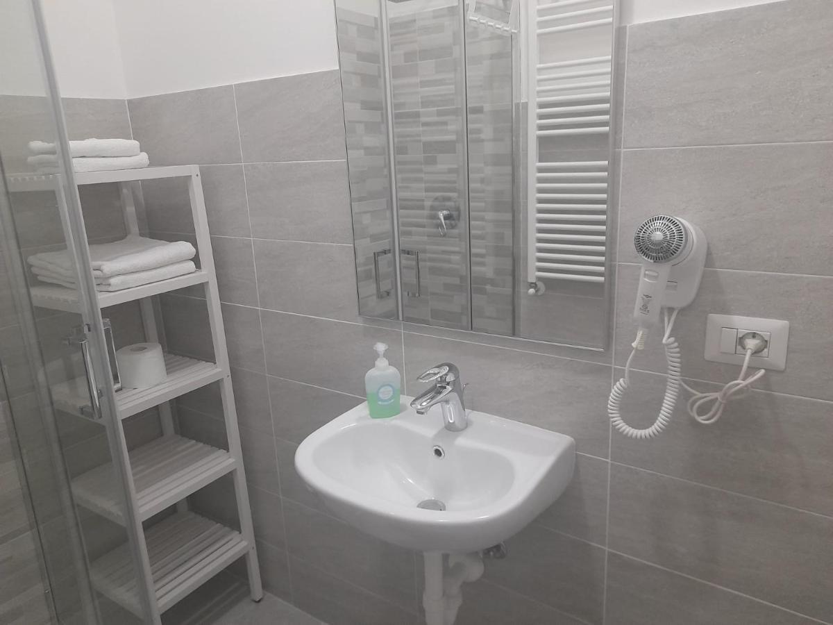 Your Independent Room Lecco Esterno foto
